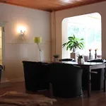 Vroenhof 2*